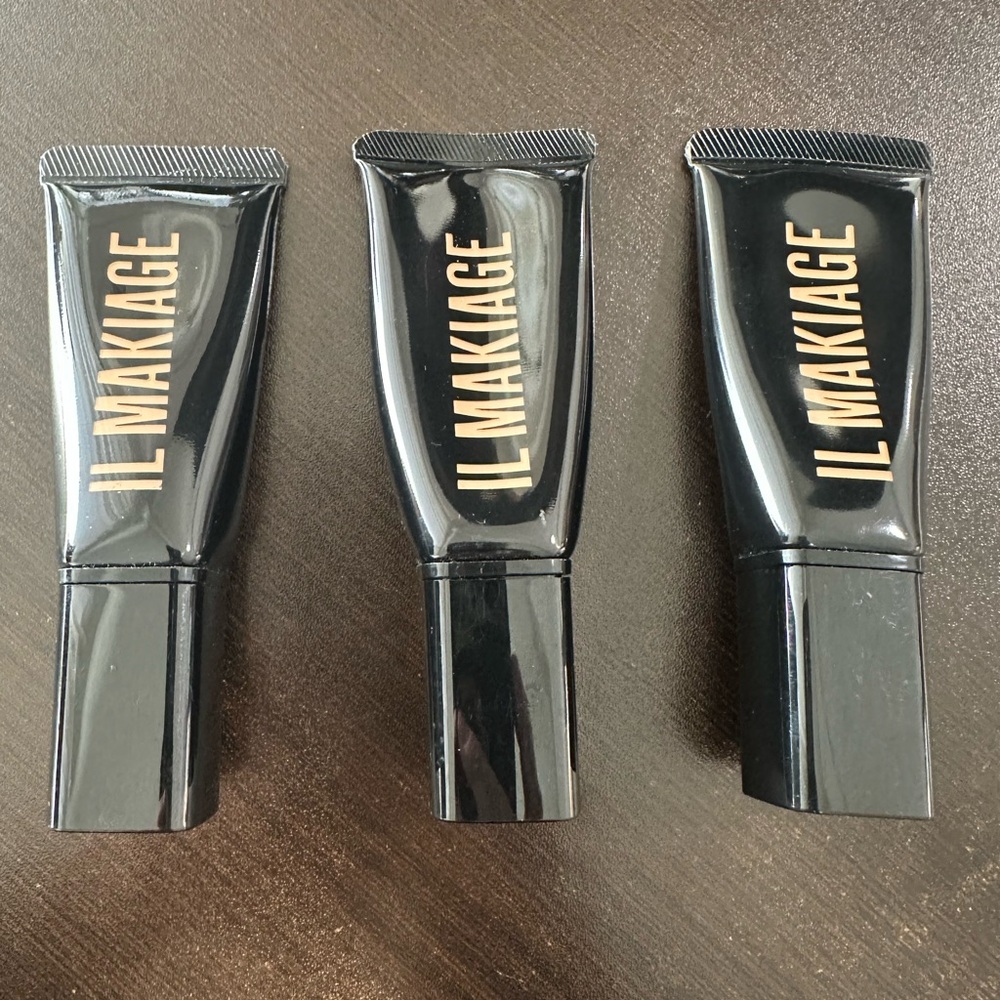 IL MAKIAGE After Party Foundation in Black Tube
